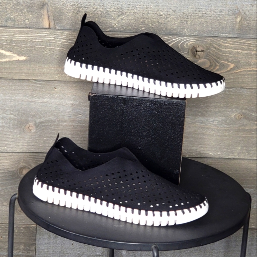 Ilse Jacobsen Women's Iconic Tulip 139 Black Perforated Shoes